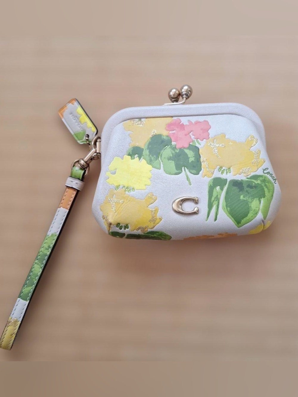 Coach Kisslock with Floral Bouquet Print NWOT and Dust Bag